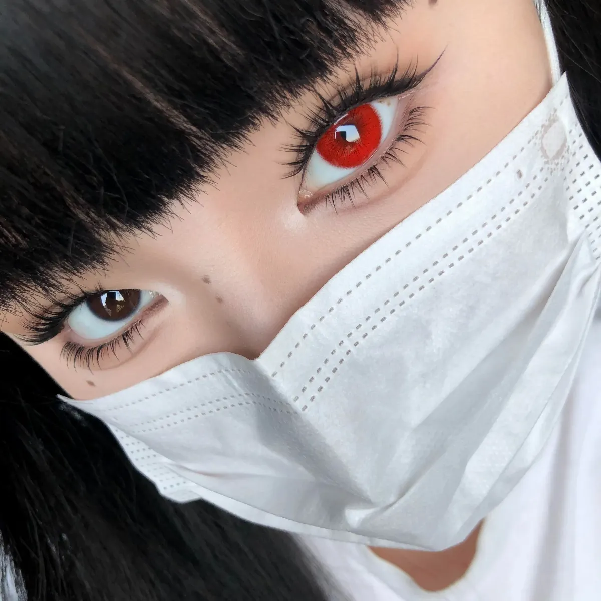 EyeLensy Mysteria Röd Färgade Kontaktlinser 6 Månader